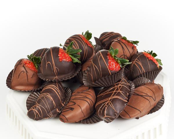  12 Dreamy Dark Chocolate Covered Strawberries : Gourmet Fruit  Gifts : Grocery & Gourmet Food